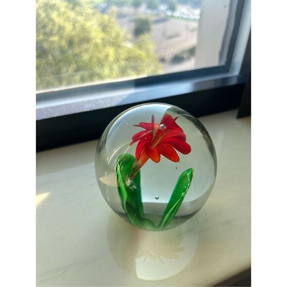 Lilian Vernon signed glass paperweight Mount Vernon New York rounded red colorfu - Picture 11 of 11